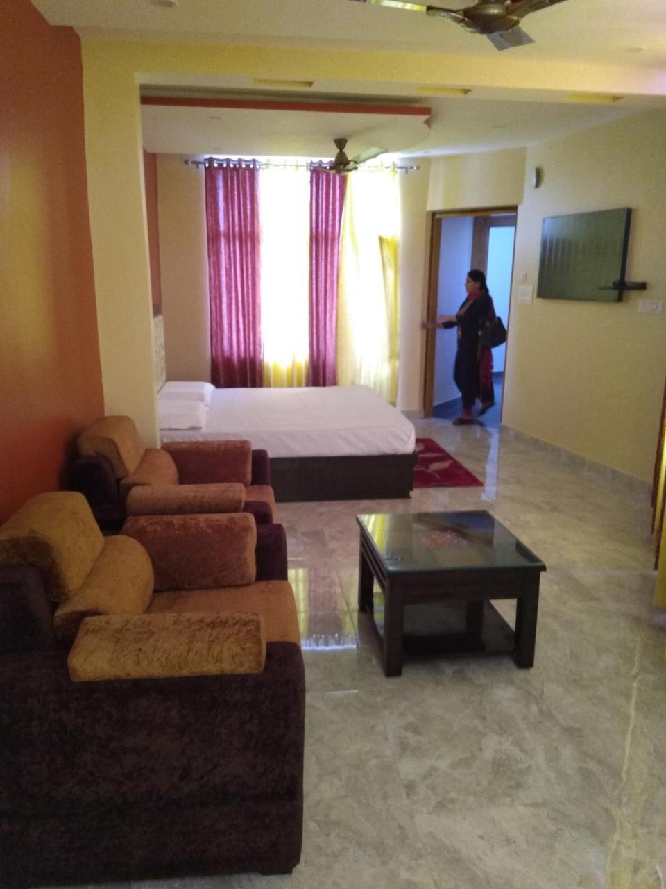 Hotel Sky Bule & Restaurant Khas Nagrota Luaran gambar